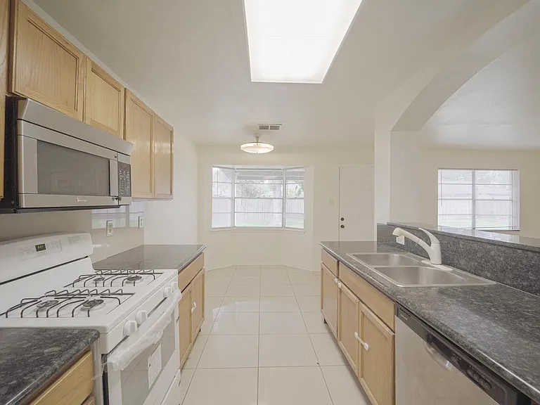 9811 Mango St — Photo 14