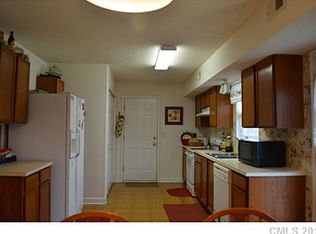 2049 Sunset Village Dr, Charlotte, NC 28216