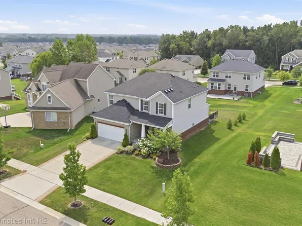 57909 Cider Mill Dr, New Hudson, MI 48165
