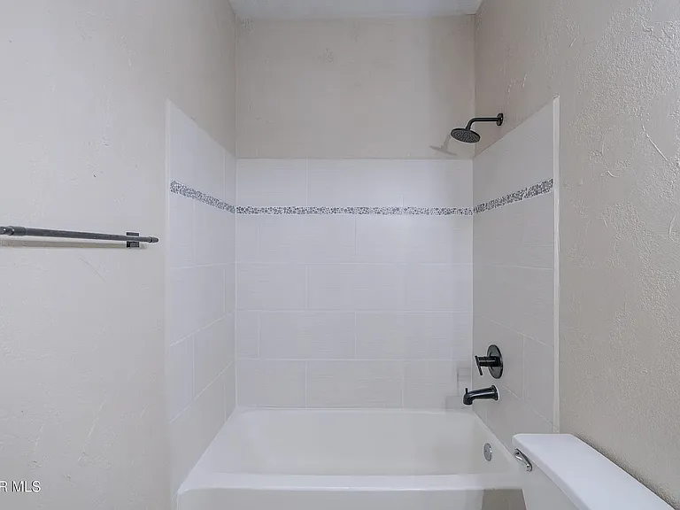 1338 John Phelan Dr — Photo 5
