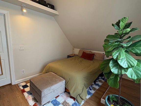 4th image of 1837 W Dickens Ave #3R