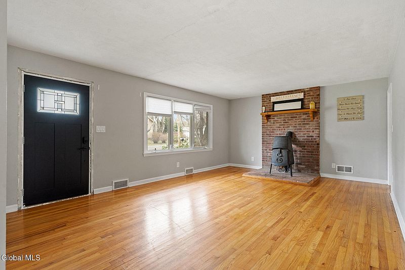 4th image of 303 New Salem South Road