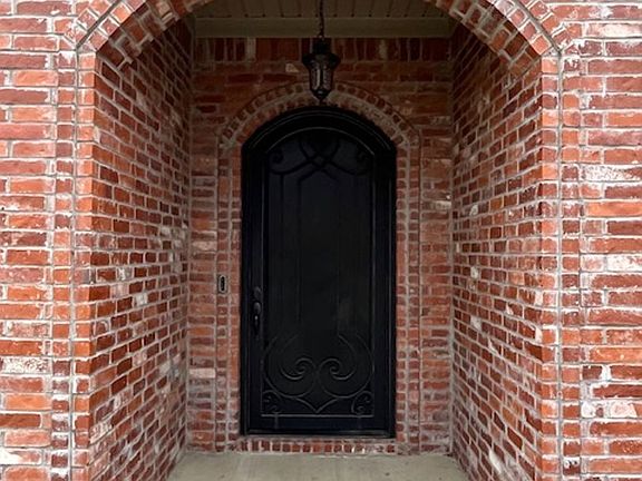3rd image of 9317 Oak Forest Ln