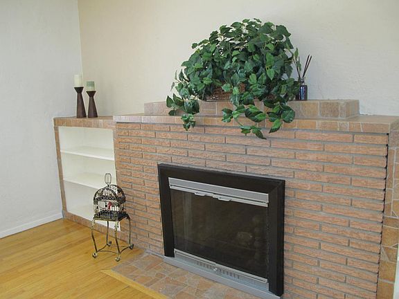 4th image of 2735 Kathryn Ave SE