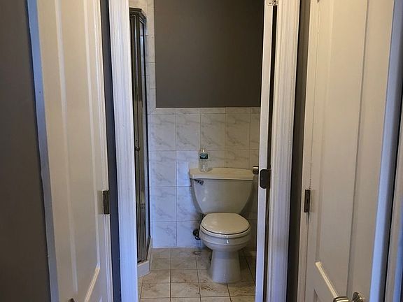 5th image of 814 Vincent Ave #2