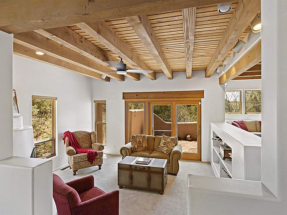 3rd image of 656 La Viveza Ct