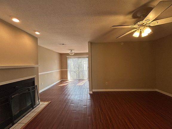 2nd image of 1902 Stephens St