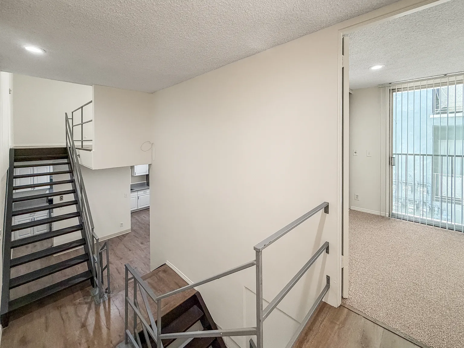 2 bed, 950 sqft, $2,995 — Photo 2