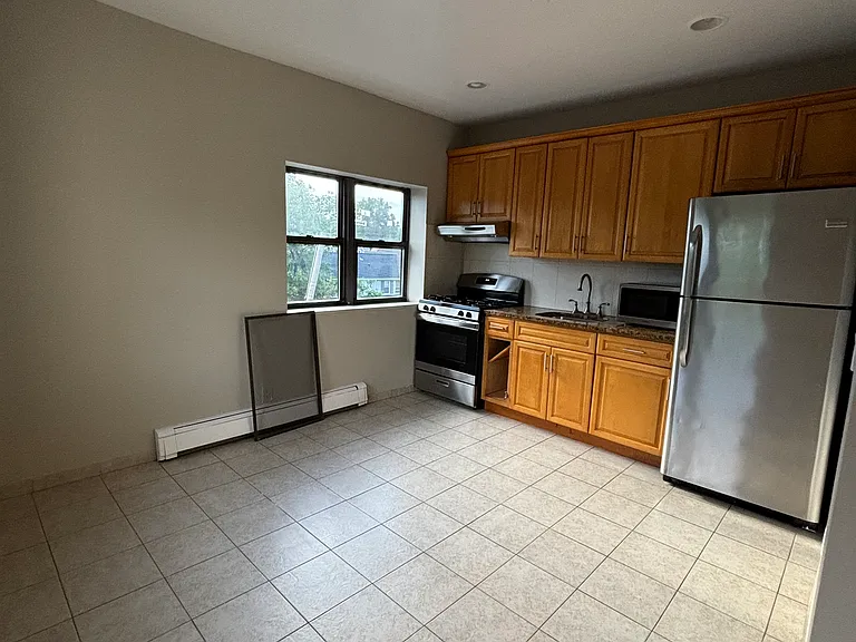 3 Sherman Ave #9 — Photo 2