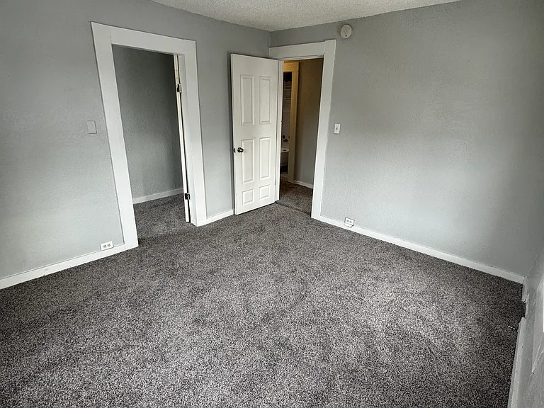 858 Kalamazoo Ave SE — Photo 11