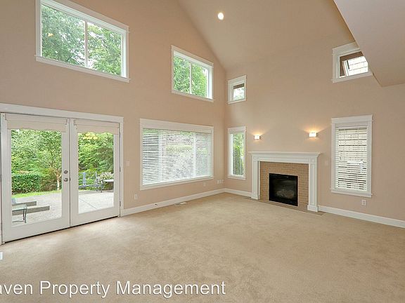 3rd image of 2569 20th Ave NE