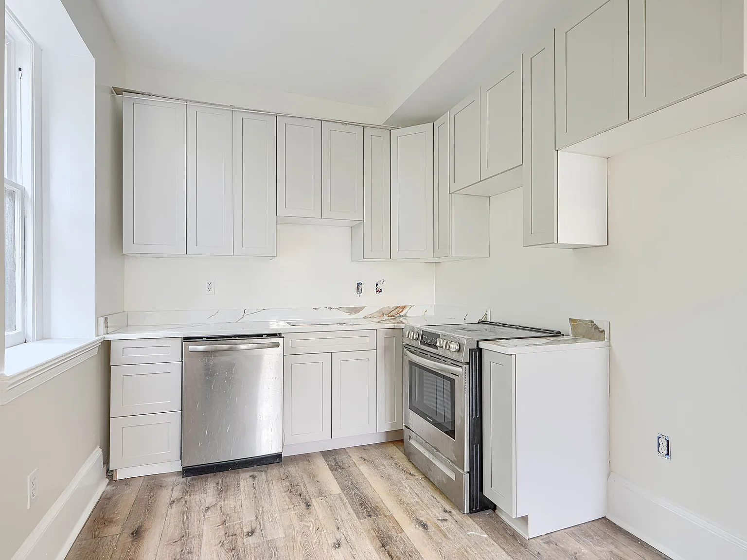 3 bed, 1300 sqft, $3,000 — Photo 4