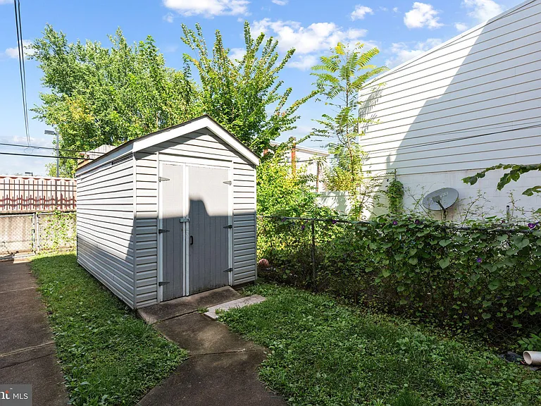 613 N Scott St — Photo 18