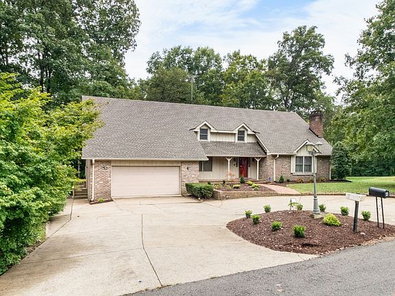 4th image of 4 Hillwood Ct