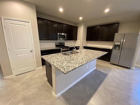 3rd image of 18418 Pelham Hollow Trl