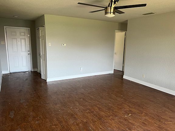 3rd image of 3328 Glenwood Ln