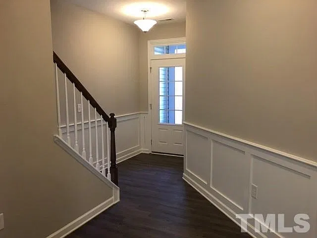 3 bed, 2.5 bath, 1920 sqft, $2,195 — Photo 2