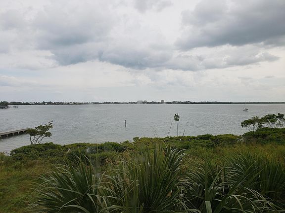 4th image of 20 Harbour Isle Drive W #303