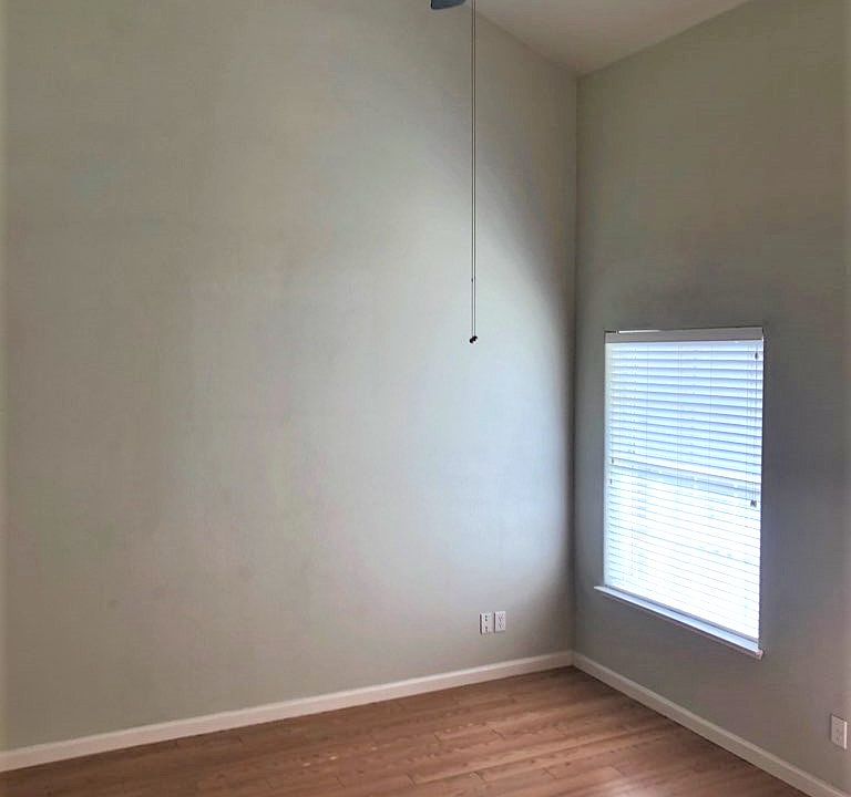 1st image of 107 Creekside Cir