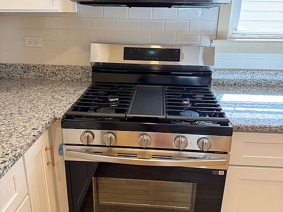 2nd image of 3060 N Elbridge Ave #2