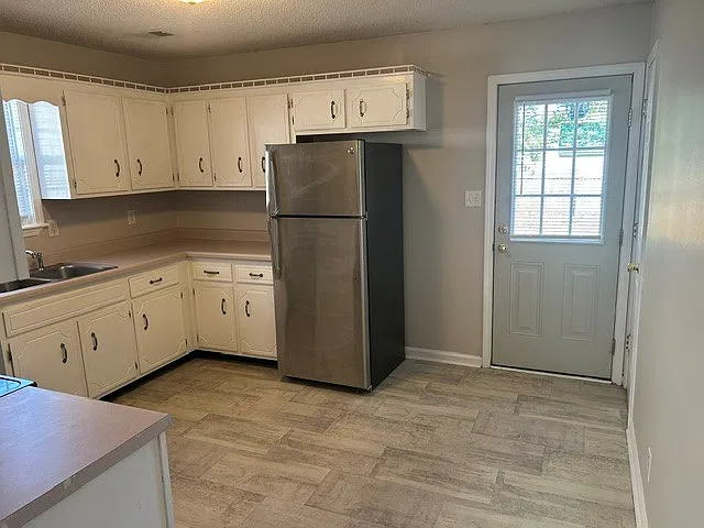 3 bed, 963 sqft, $1,150 — Photo 3