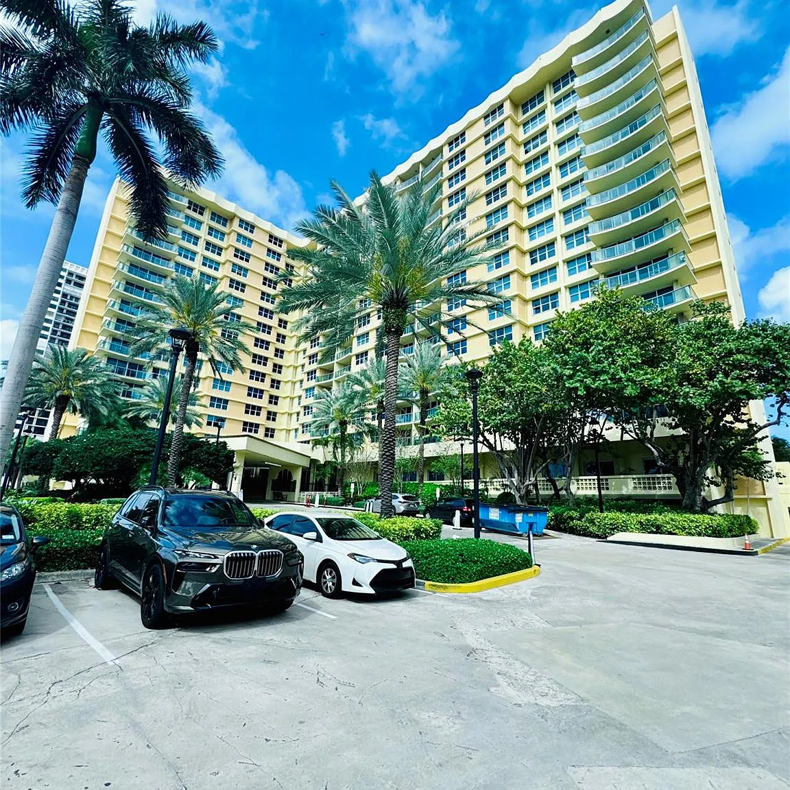The Wave Condo — Photo 1