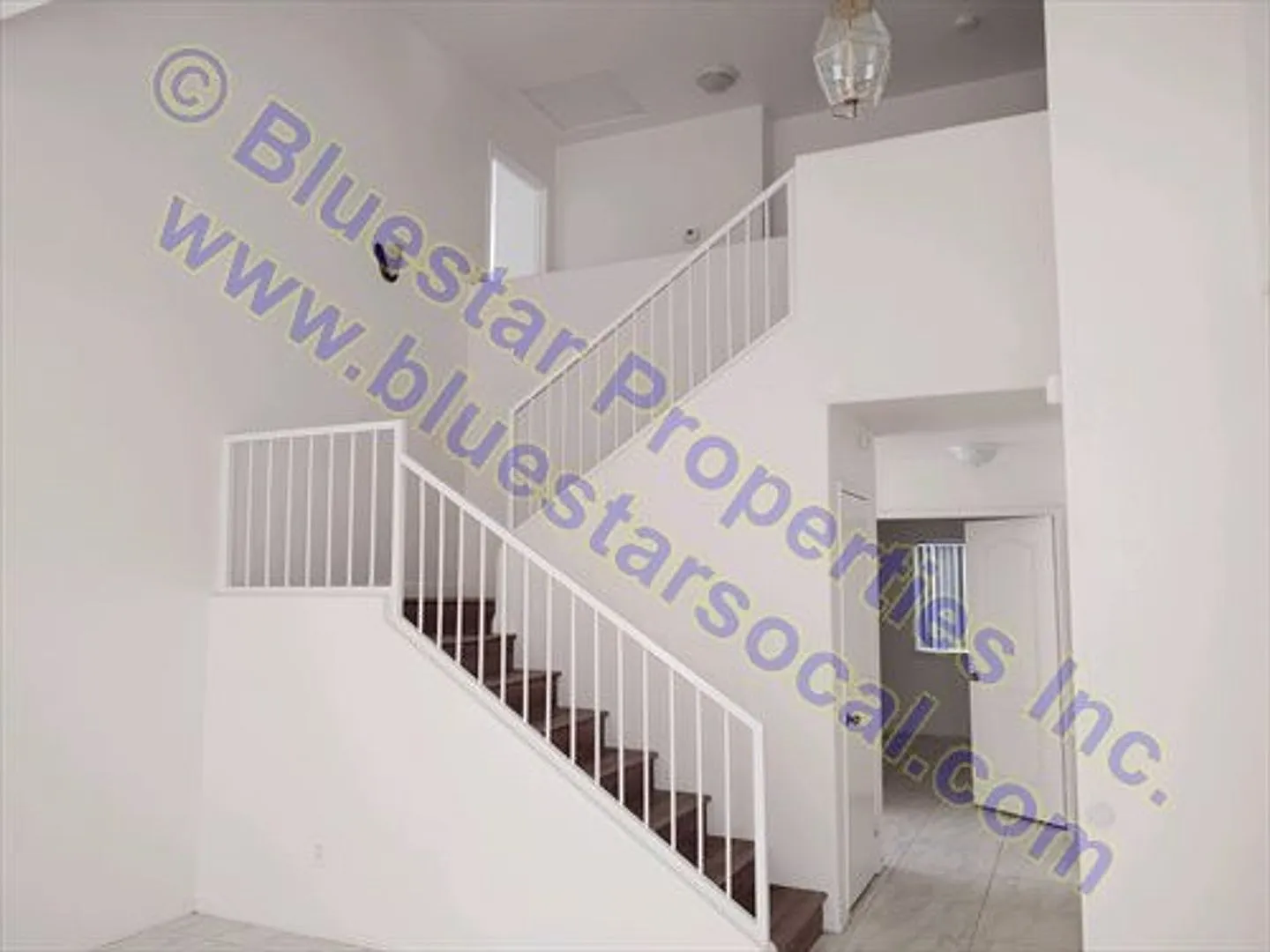 6 bedroom home! Available Now! — Photo 3