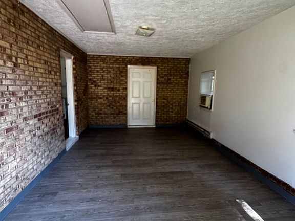 3rd image of 6016 Leo Dr