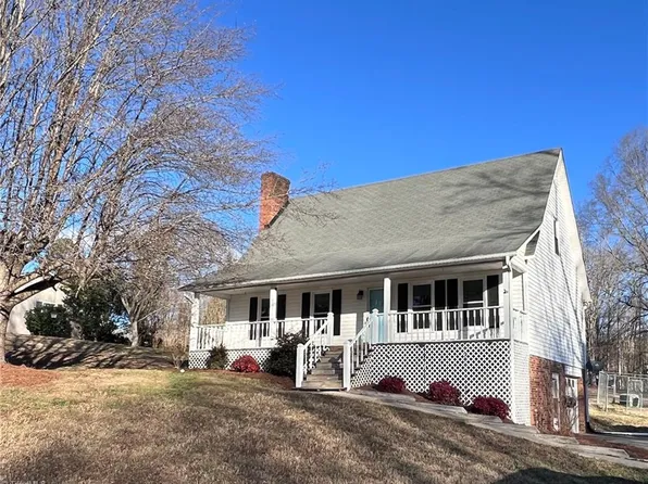 326 Springdale Rd, Walnut Cove, NC 27052