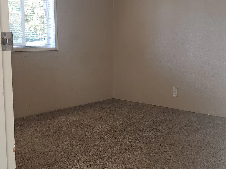 12262 Kaufman Rd NE — Photo 14