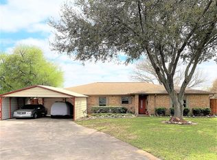 324 La Laja Dr, Angleton, TX 77515
