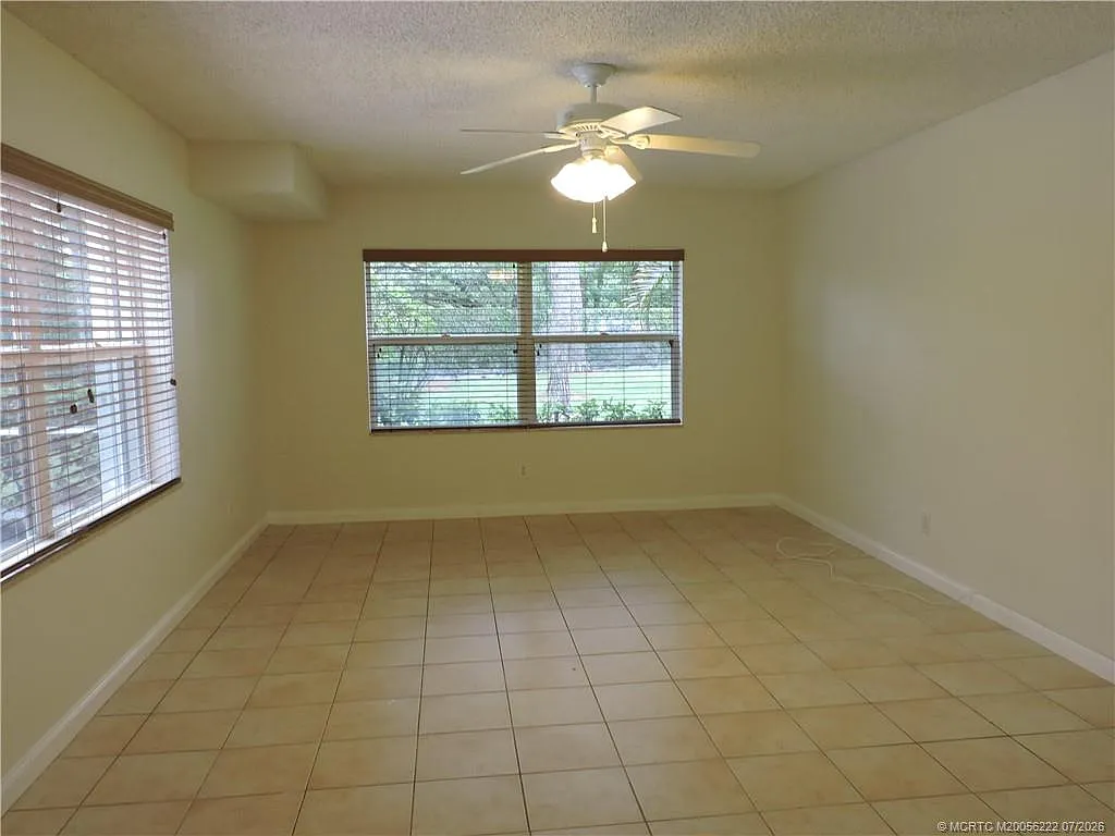 2 bed, 2.5 bath, 1374 sqft, $2,300 — Photo 3
