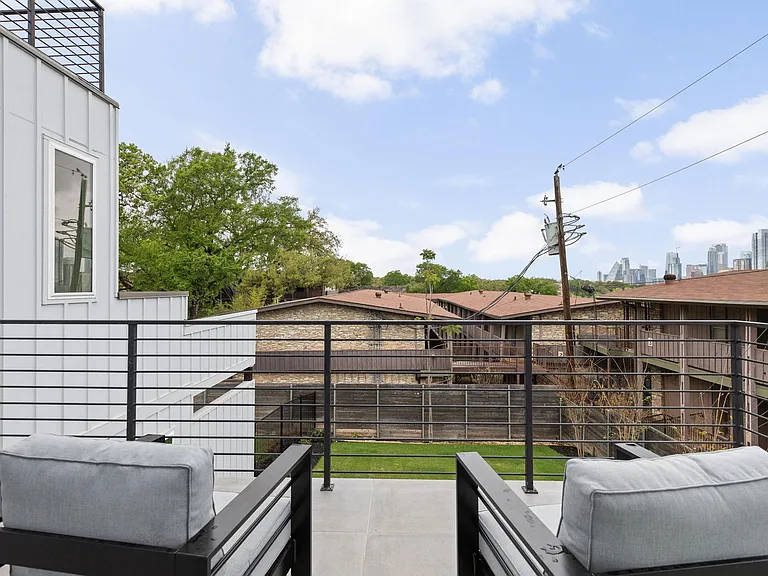 1402 Summit St #A — Photo 16