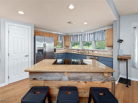 5th image of 16025 Begonia Dr
