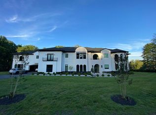 1061 Dirksen St, Great Falls, VA 22066