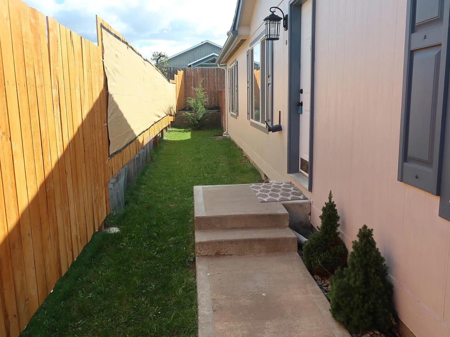 3 bed, 1404 sqft, $2,300 — Photo 2