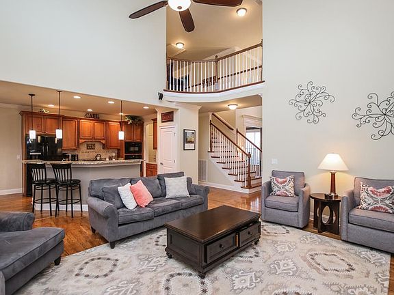 3rd image of 2811 Avington Ct