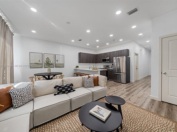 5th image of 1559 W 26th Ct #2