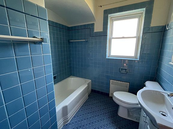 5th image of 6405 W Roscoe St #1W
