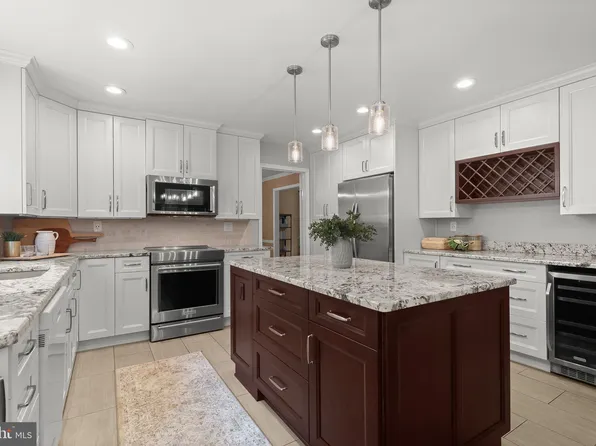 3 Holly Berry Ct, Glen Arm, MD 21057