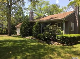 24 Riverside Ave, Flanders, NY 11901