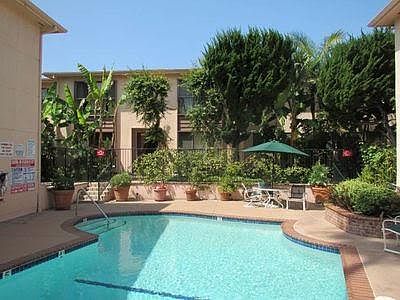 3rd image of 316 San Vicente Blvd APT 202
