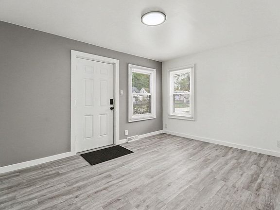 5th image of 466 W Maxlow Ave