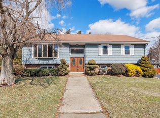 96 Trelane Dr, Bridgeport, CT 06606