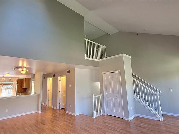 5th image of 157 E Bay Dr