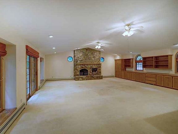 4th image of 151565 Fern Ln