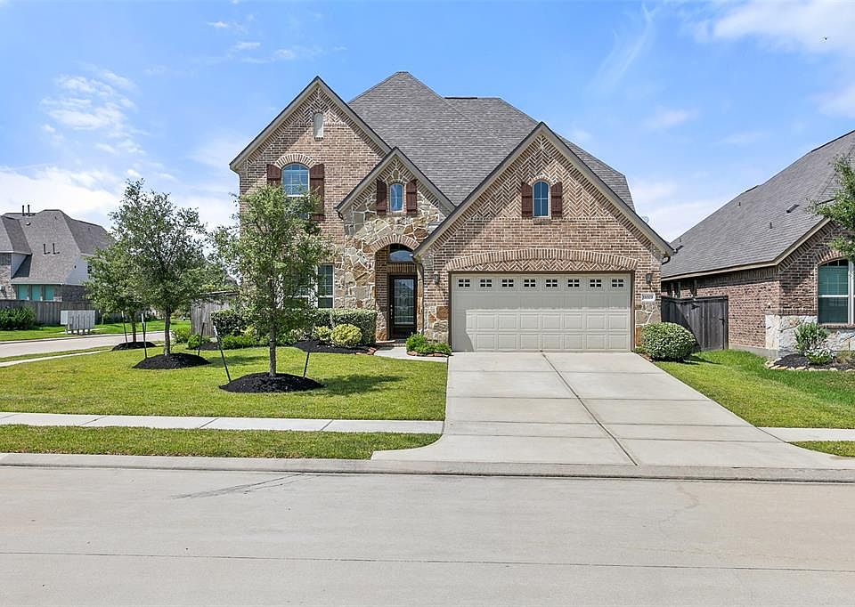 1st image of 11003 Sarah Bluff Ln