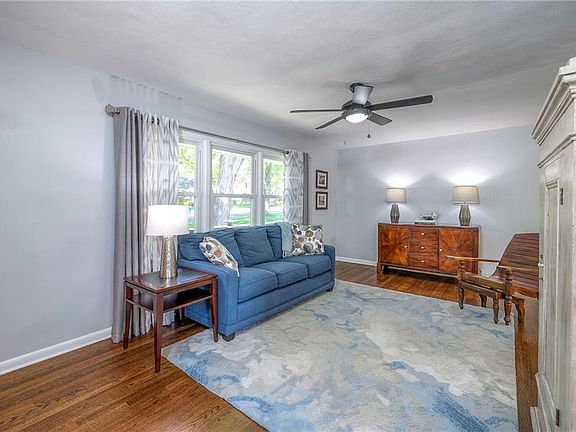 3rd image of 8821 Newton Dr