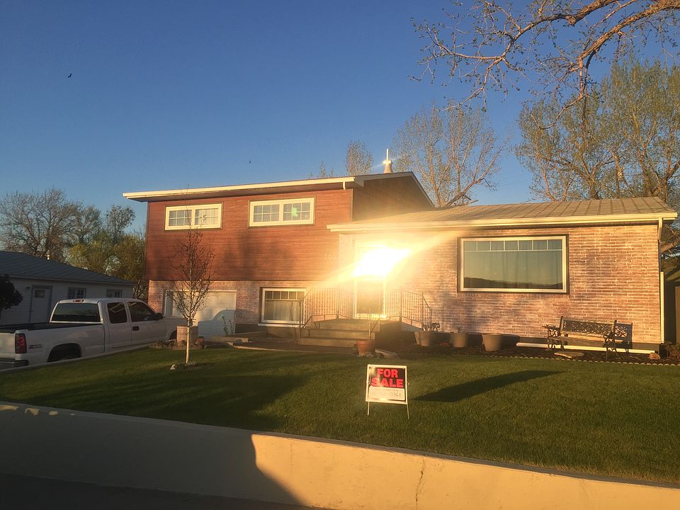 1st image of 102 12th Ave N
