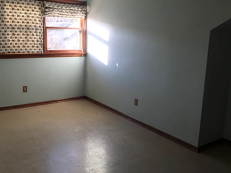 1525 Van Buren St — Photo 8